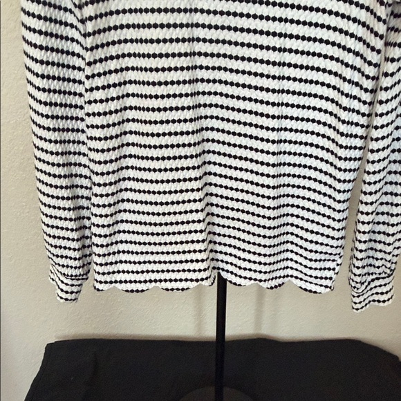 Elle Monochrome Patterned Long Sleeve Top - Picture 4 of 9